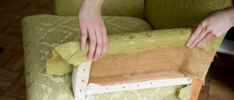 Как перетянуть диван в домашних условиях своими руками: или все же доверить мастеру?